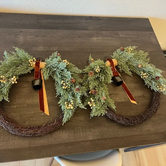 Set of two cypress christmas wreaths - Picture 1 of 8